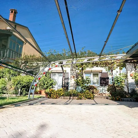 Apartments With Parking Space Umag - 27189